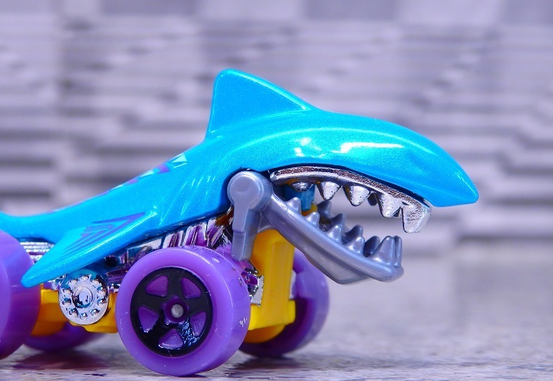 ホットウィール シャークバイト （スカイブルー）レビュー : おもちゃ