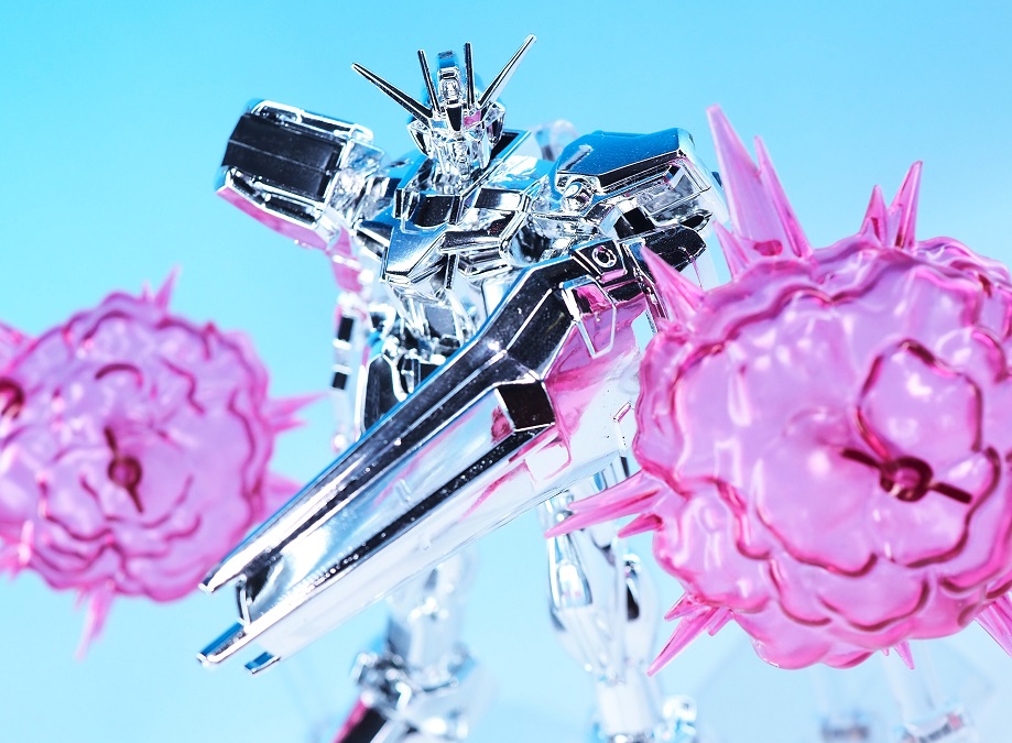 1/144 ストライクガンダム シルバーメッキヴァージョン レビュー 1/144 ストライクガンダム シルバーメッキヴァージョン レビュー