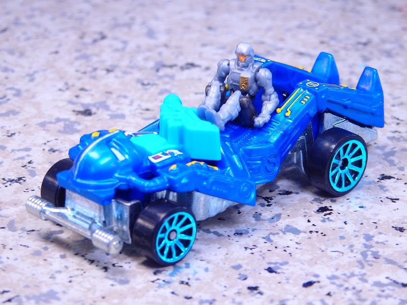 ホットウィール ゾンボット（青） Hot Wheels ZOMBOT レビュー