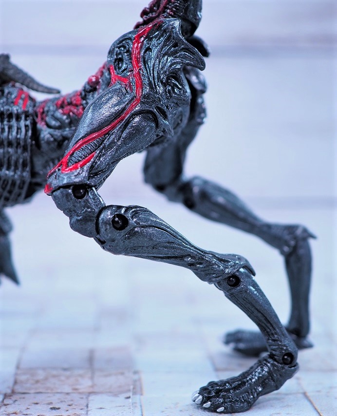 新品未開封 NECA ナイトクーガー(ブラックパンサー)エイリアン