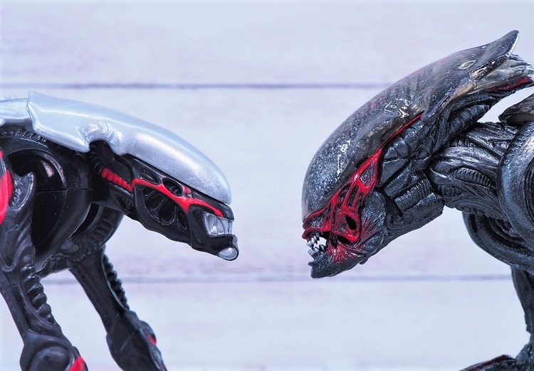 新品未開封 NECA ナイトクーガー(ブラックパンサー)エイリアン