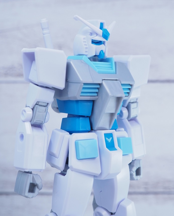 ガンプラ入りラウンドBOX EG RX-78-2 ガンダム (スノーカラーVer