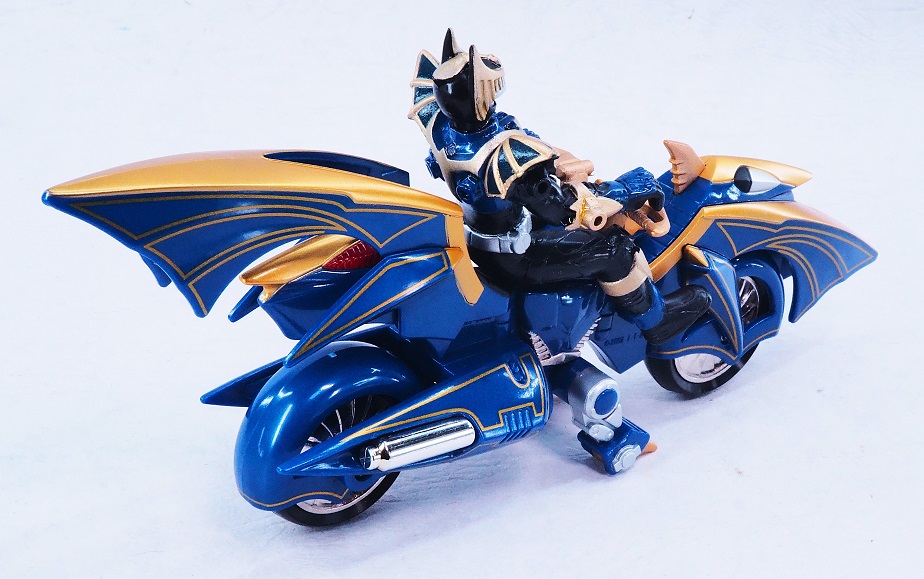 仮面ライダー龍騎　疾風の翼　ダークグレイダーラジコン ラジコン】1/10 仮面ライダー龍騎 疾風の翼 ダークレイダー アクション