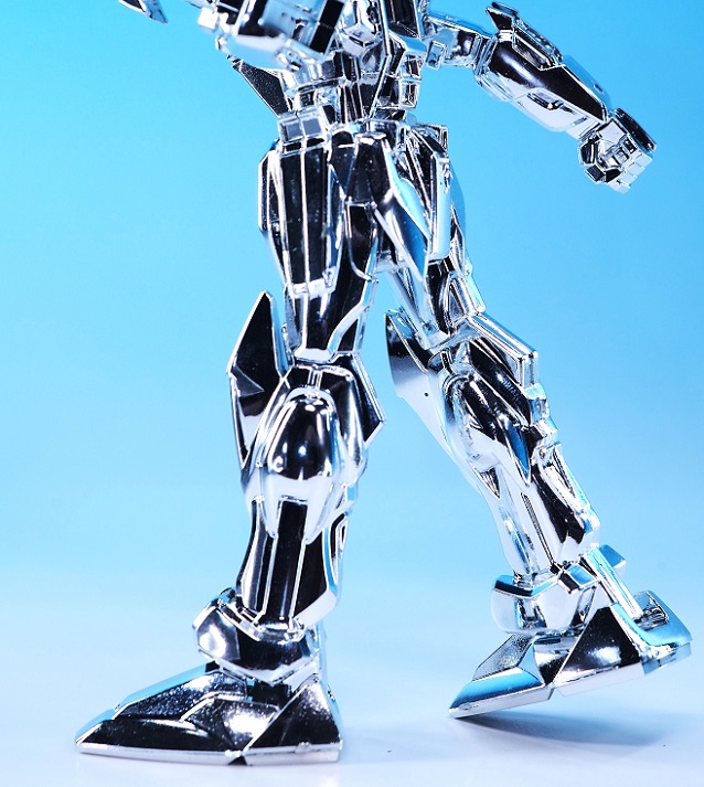 1/144 ストライクガンダム シルバーメッキヴァージョン レビュー 1/144 ストライクガンダム シルバーメッキヴァージョン レビュー