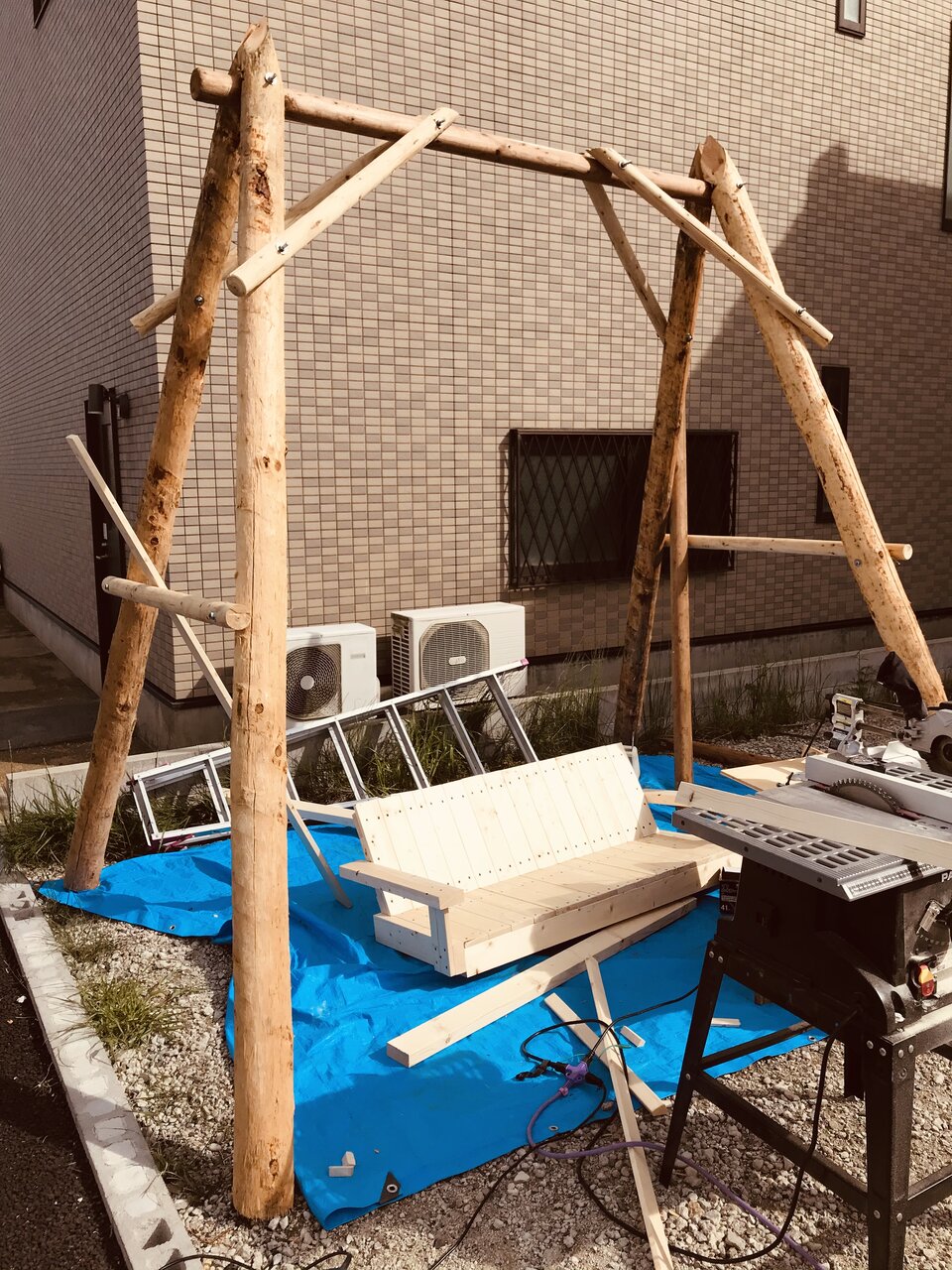 ブランコのピンク色に塗装 島暮らしのまっさん 淡路島 ブランコのピンク色に塗装 島暮らしのまっさん 淡路島
