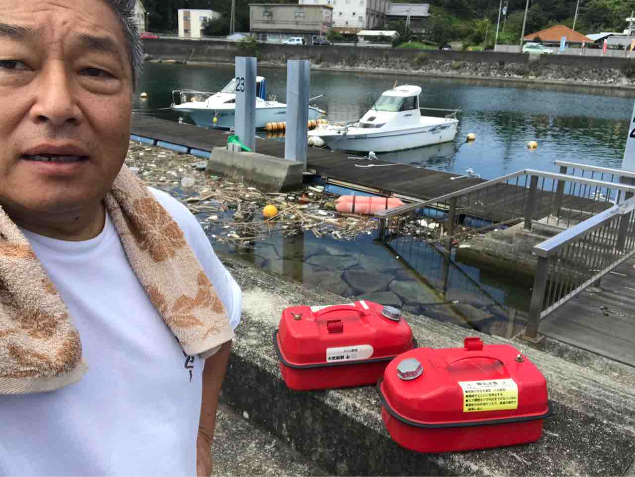 船に給油 島暮らしのまっさん 淡路島