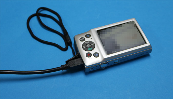 1万円で買えるコンデジ キヤノン IXY 180は、軽くて小さくて、自撮りや