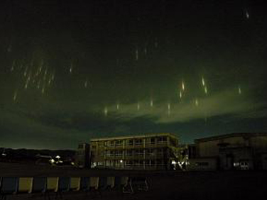 夜空に輝くのは 漁火光柱 でした 日記 新 サンデーｋｕぼちぼち絵日記