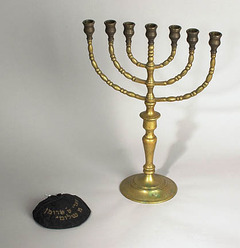 YarmulkeAndMenorah