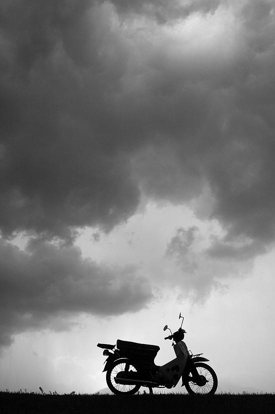 怪しい雲行き スーパーカブ中心生活 ｔｏｎｙ ｓ甲信生活