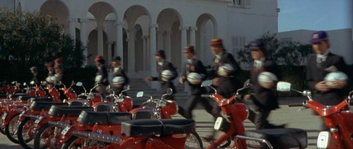 フランス映画にハンターカブが登場 スーパーカブ中心生活 tony s甲信生活 フランス映画にハンターカブが登場 スーパーカブ中心生活 tony s甲信生活