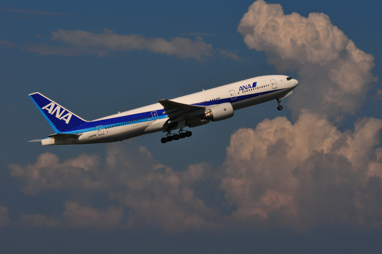 Ana 77と積乱雲 羽田空港 By Nikond300 私のアタマの中は飛行機だらけ