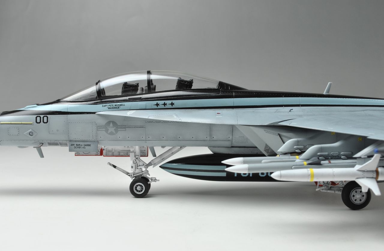 1/48 完成品 ハセガワ F/A-18F トム・クルーズ TOP GUN 続編 1/48 完成品 ハセガワ F/A-18F トム・クルーズ TOP GUN 続編
