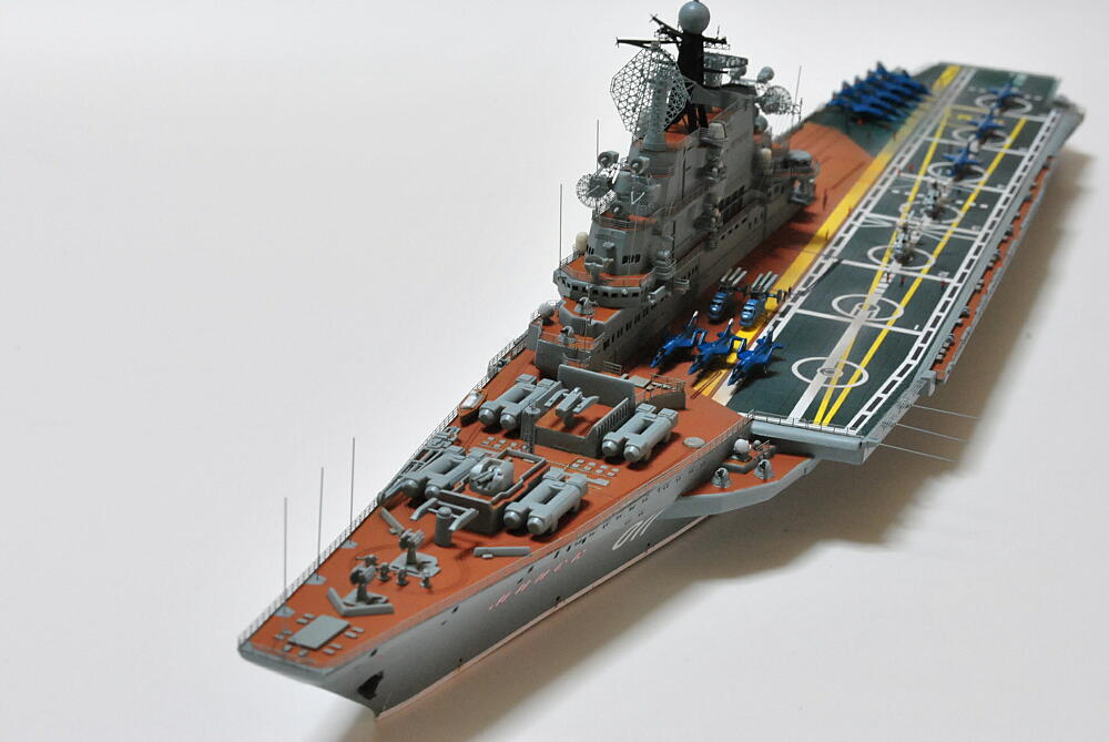 ソビエト海軍 空母 ミンスク プラモデル(中古:未使用・未開封
