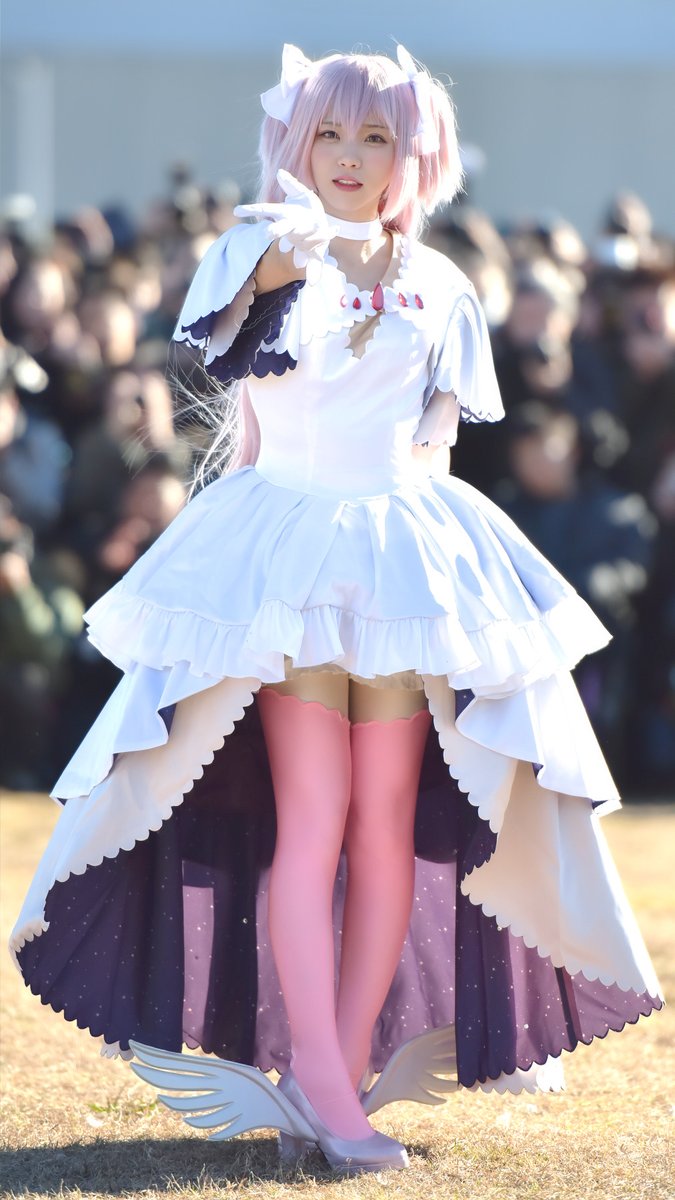 日本一のコスプレタレント えなこ 24 がコミケのコスプレエリアに登場 平成最後を飾る圧巻の 囲み 人生速報 日本一のコスプレタレント えなこ 24 がコミケのコスプレエリアに登場 平成最後を飾る圧巻の 囲み 人生速報