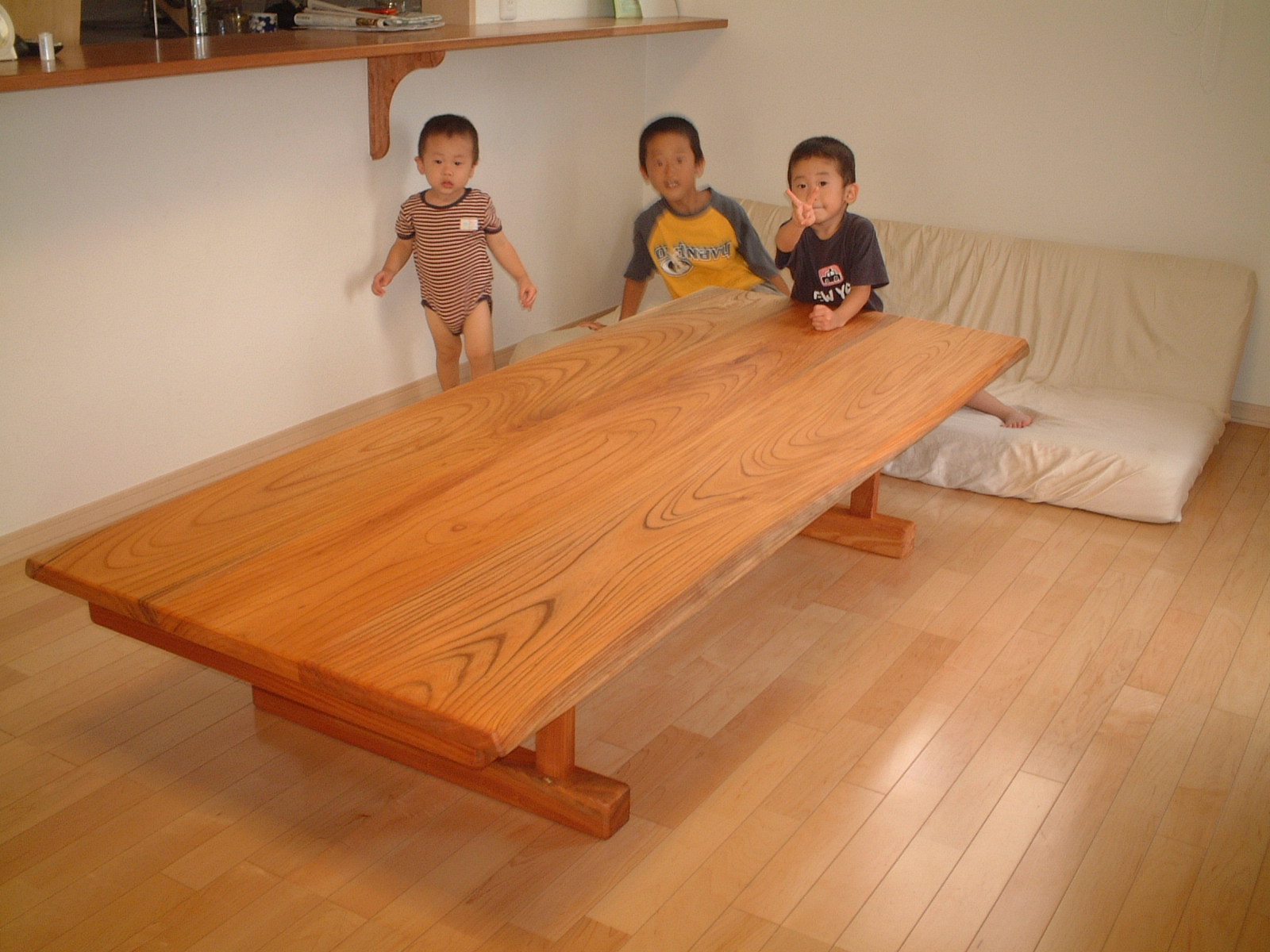 人気の けやきﾀﾞｲﾆﾝｸﾞﾃｰﾌﾞﾙ 天然ムク家具とナチュラル空間のレンタルスペース すっぴん家具 マルタ