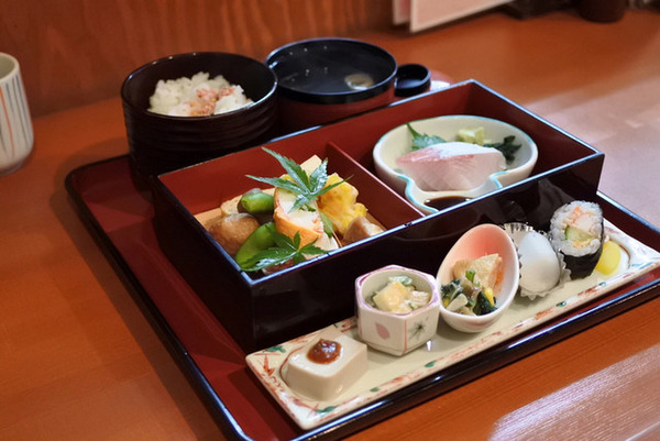 西宮市 阪神鳴尾駅から徒歩10分の日本料理店 芦屋 花ゆうぜん はランチがおすすめ 腹八分に医者いらず Life Hack Blog 西宮市 阪神鳴尾駅から徒歩10分の日本料理店 芦屋 花ゆうぜん はランチがおすすめ 腹八分に医者いらず Life Hack Blog