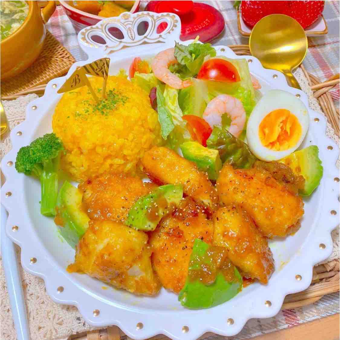 鶏むね肉とアボカドのカレーマヨ和え Suzukaの楽うまカフェごはん 鶏むね肉とアボカドのカレーマヨ和え Suzukaの楽うまカフェごはん