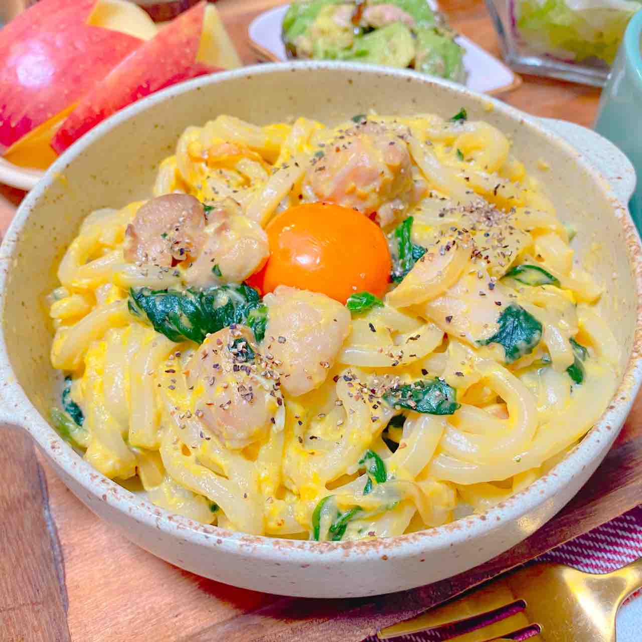 チキンとほうれん草のカルボナーラうどん Suzukaの楽うまカフェごはん