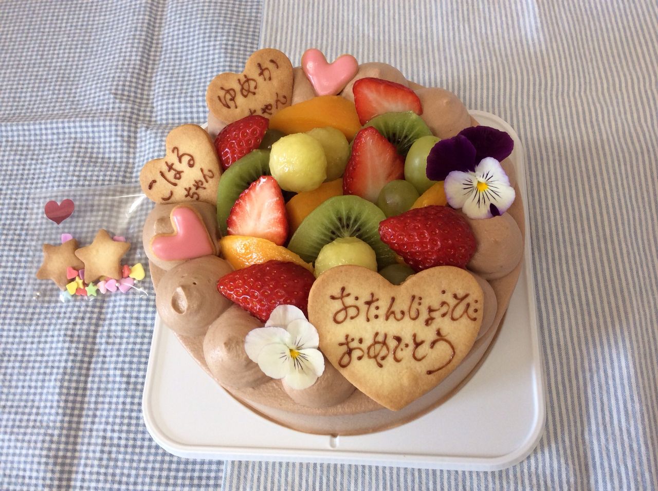 フルーツ飾りチョコレートデコレーションケーキ Rina S