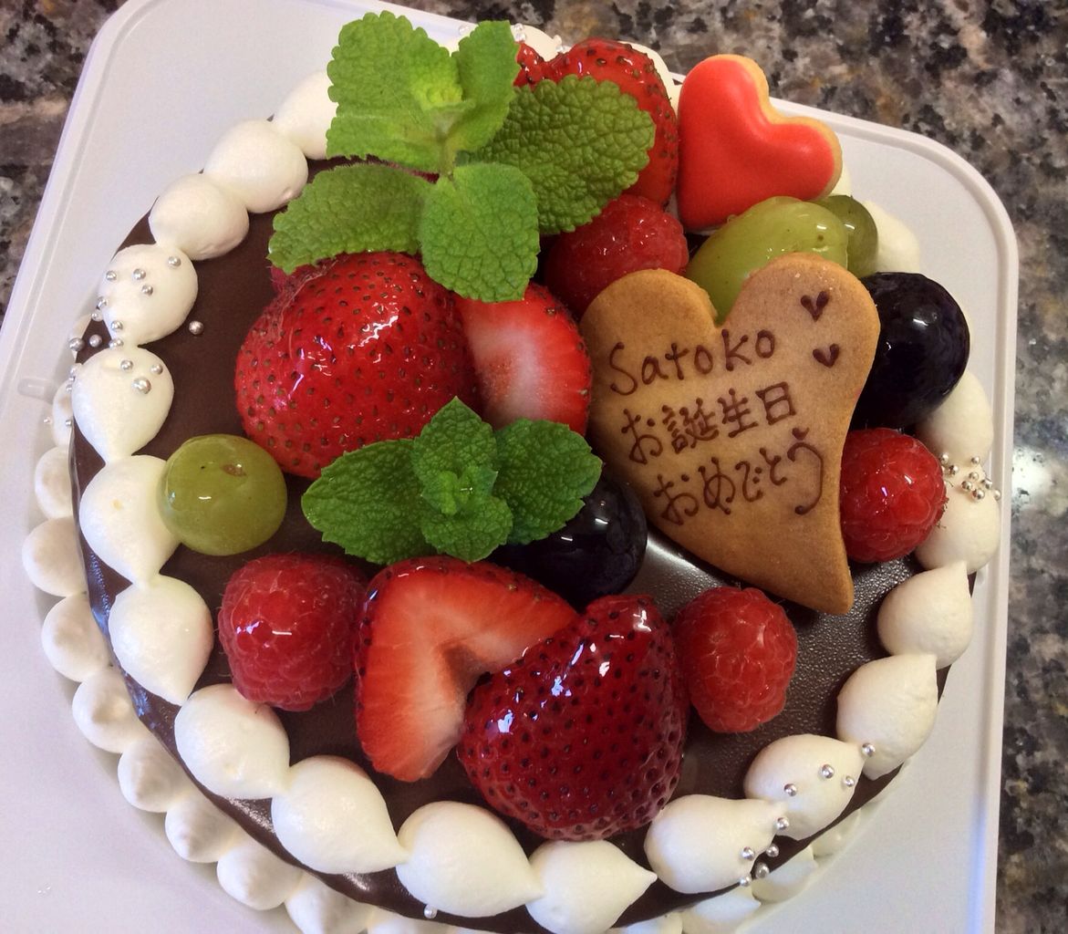濃厚チョコレートケーキ フルーツ クリーム飾り Rina S