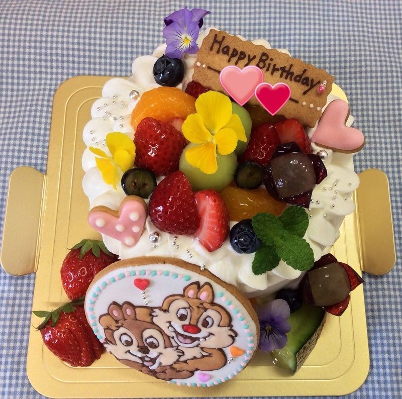 チップとデールのクッキー乗せお誕生日ケーキ Rina S