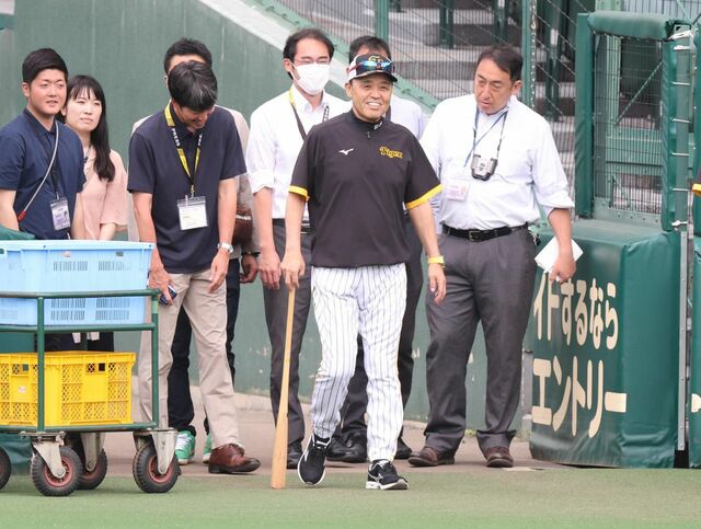 阪神・岡田監督、中日のトレードに「何やアレ。よう分からんよ」