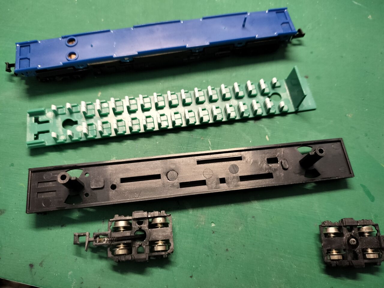 マイクロエース・185系(新塗装・ジャンク)の修理（7