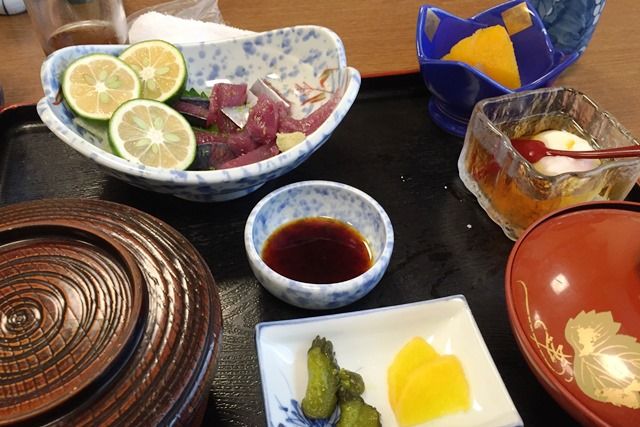 須崎のランチ 今の時期だけのお楽しみ 旬のメジカがお昼に食べられる 喜楽 の新子定食 須崎市南古市町 元 高知県須崎市地域おこし協力隊の過去ブログ