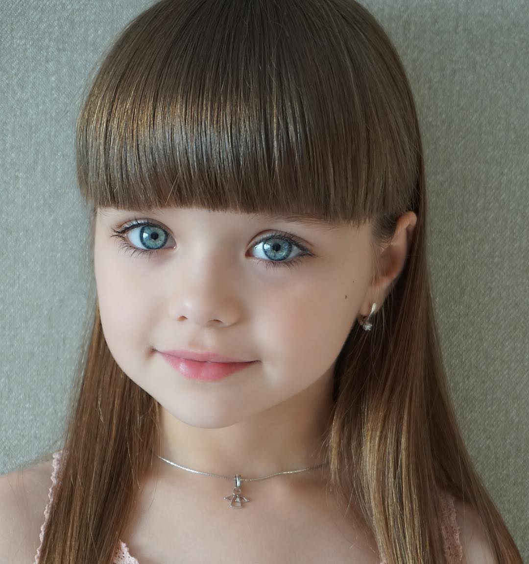 衝撃 世界一美しい少女 6歳のモデルが話題に お人形のような完璧な顔立ちと宝石のようなキラキラの瞳 気になるニュースまとめっち 衝撃 世界一美しい少女 6歳のモデルが話題に お人形のような完璧な顔立ちと宝石のようなキラキラの瞳 気になるニュースまとめっち