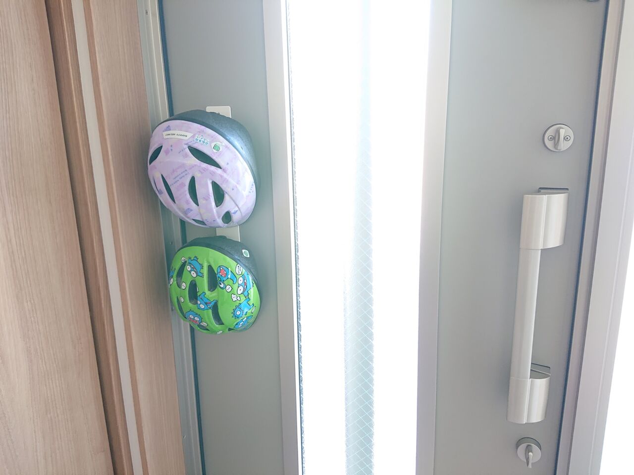 玄関のスッキリ化 子ども用ヘルメットの収納 かざみどり 玄関のスッキリ化 子ども用ヘルメットの収納 かざみどり