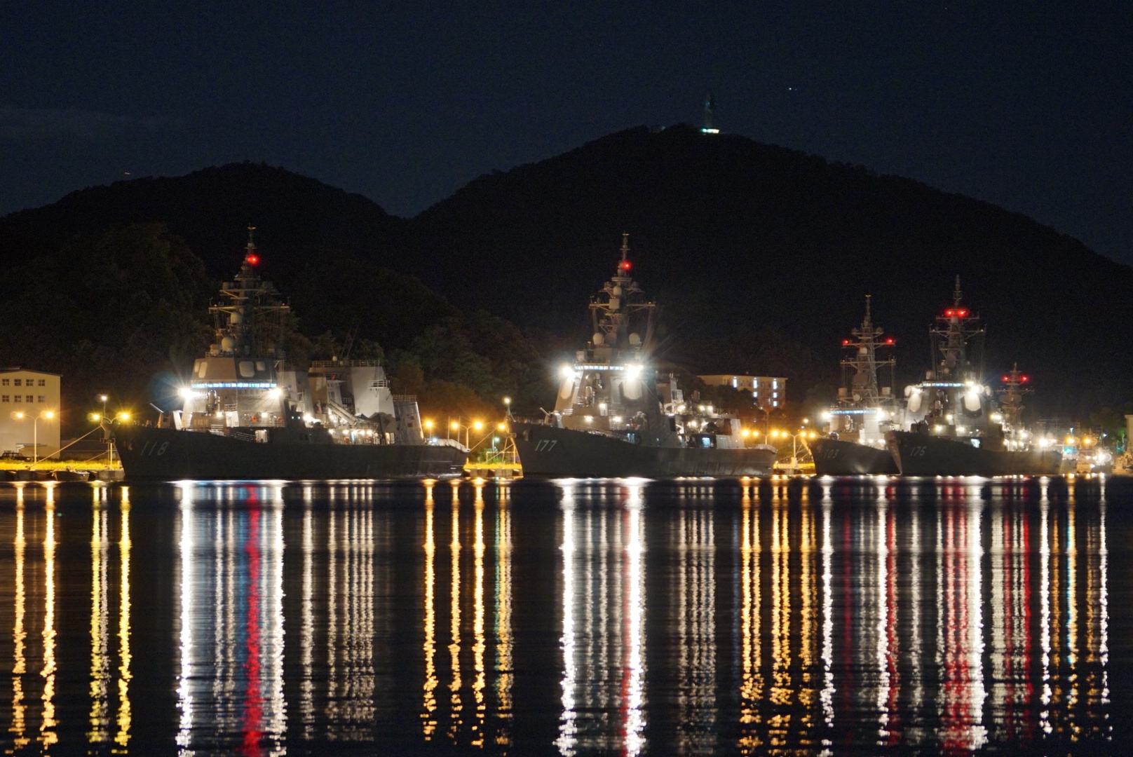 舞鶴基地の夜景 19 9 7 すーさんの艦活日記 舞鶴基地の夜景 19 9 7 すーさんの艦活日記