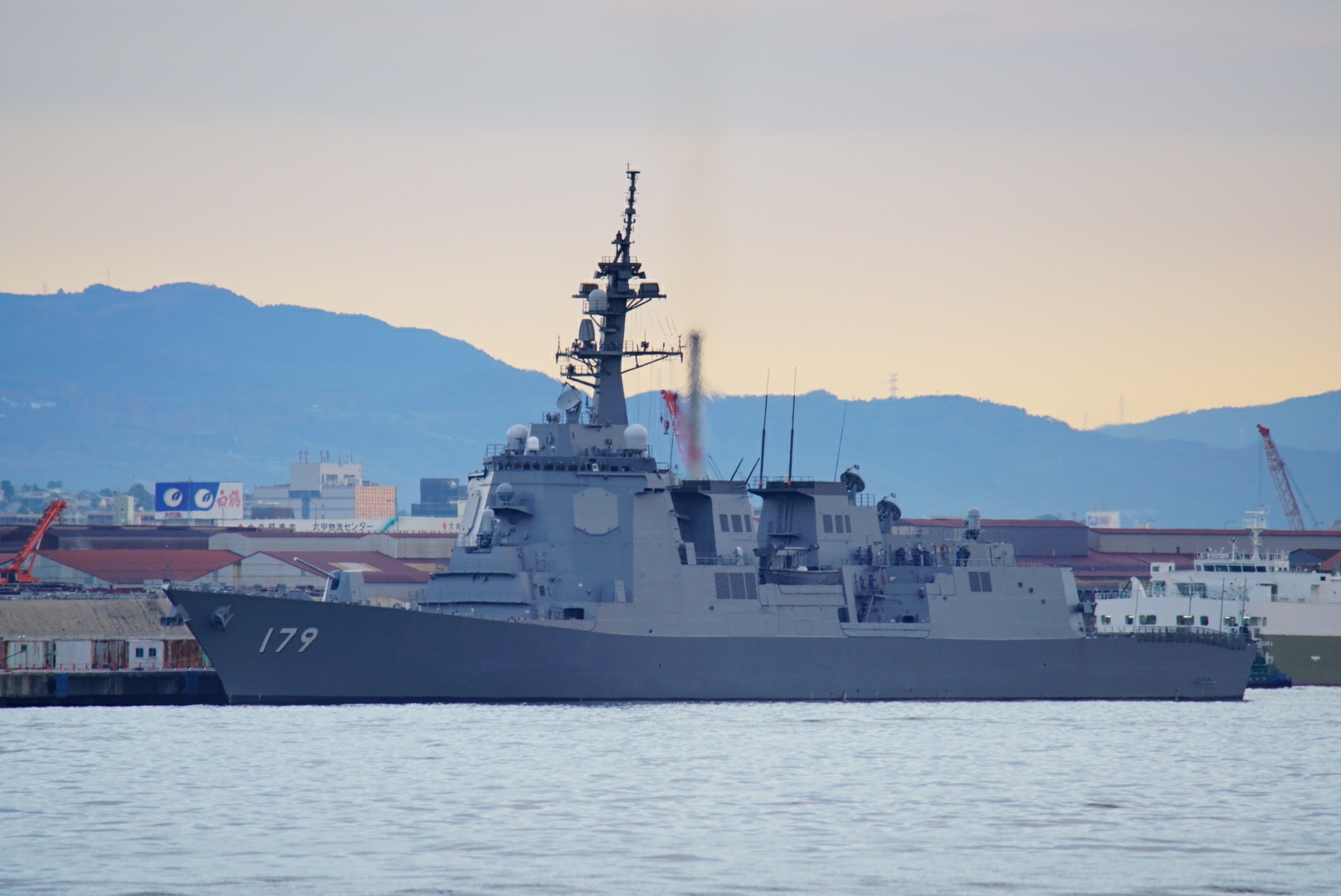 護衛艦「まや」神戸港出港 2020/11/25 : すーさんの艦活日記