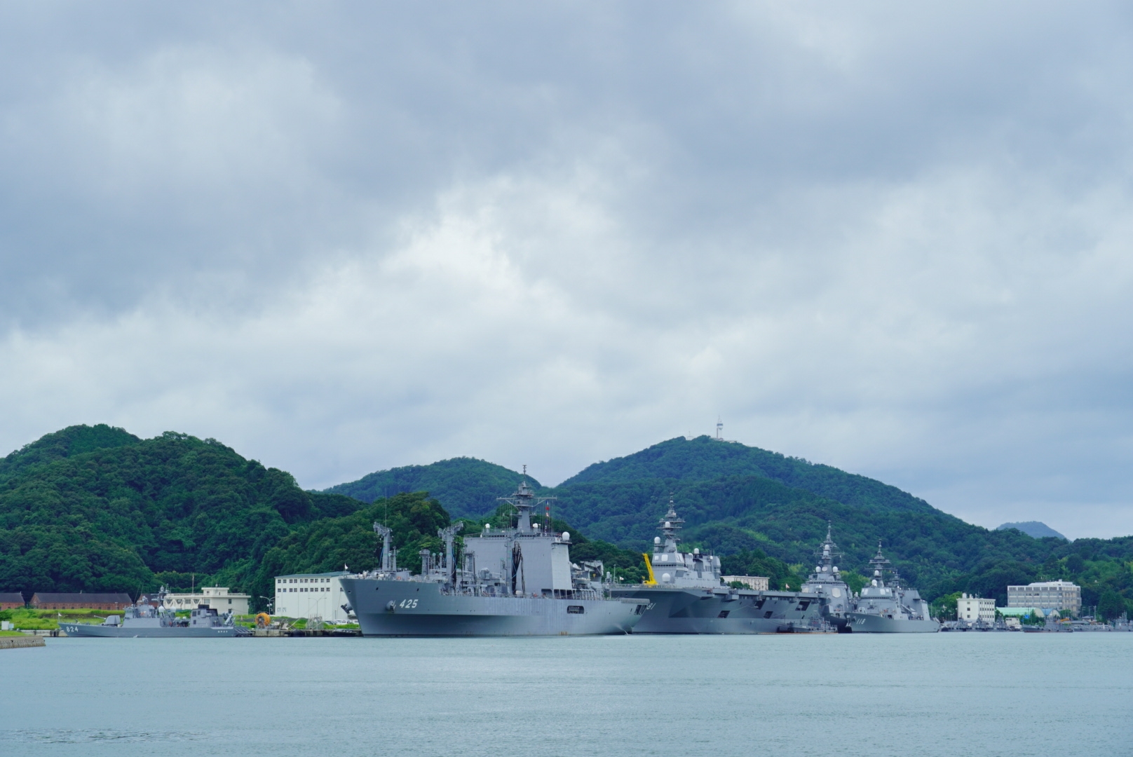 舞鶴基地の風景 ひゅうが ふゆづき給油中 7 27 すーさんの艦活日記 舞鶴基地の風景 ひゅうが ふゆづき給油中 7 27 すーさんの艦活日記