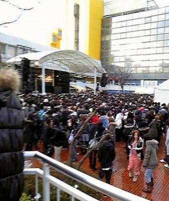 ヒルクライム万代シティフリーライブ 1月17日 青と白の翼を広げて ヒルクライム万代シティフリーライブ 1月17日 青と白の翼を広げて