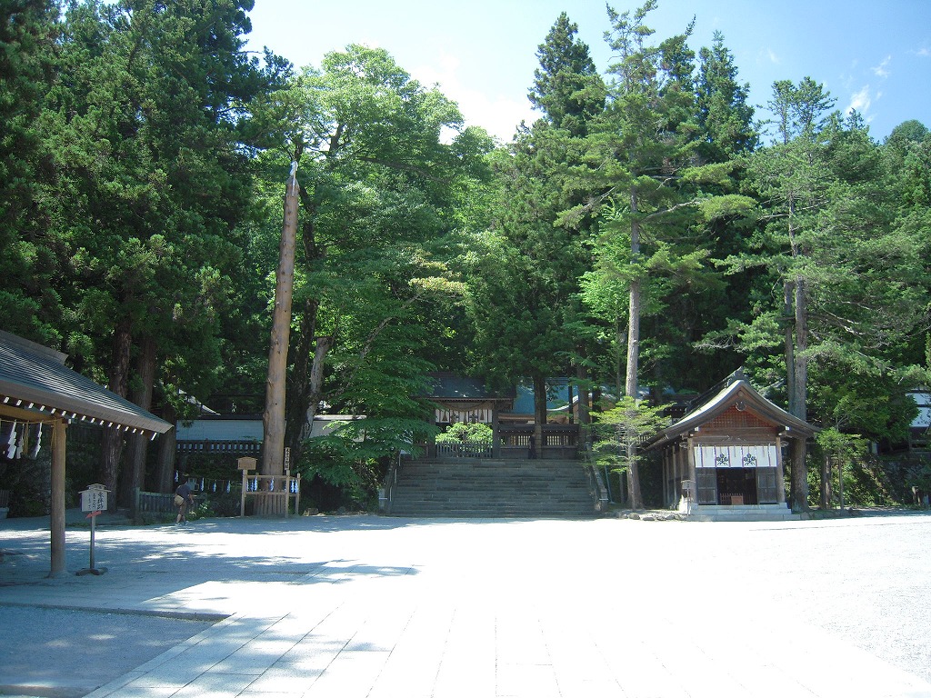諏訪大社上社本宮