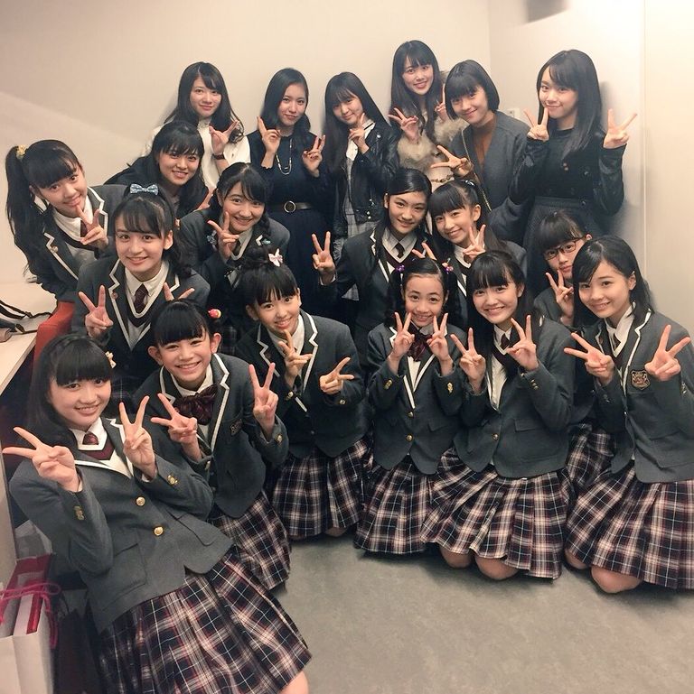 Babymetal さくら学院公式フォトに最愛ちゃん登場 歴代会長も勢揃い Babymetalの使徒