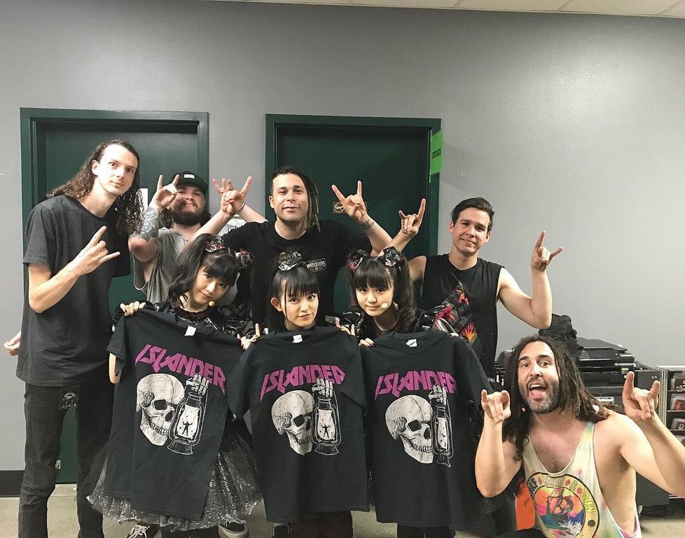 Islander公式 Babymetalとの最新ズッ友画像をインスタで公開 Babymetalの使徒