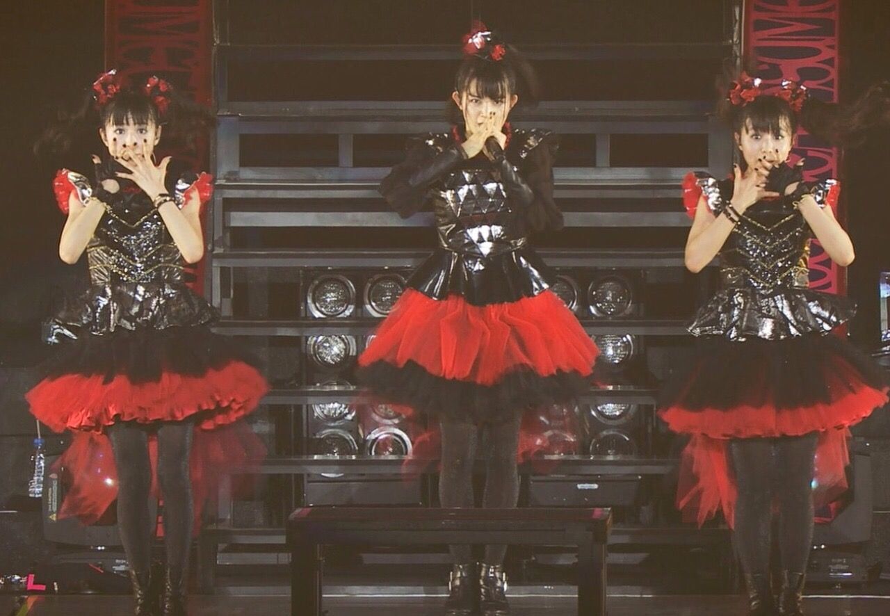 東邦出版 Japan Class ミニコラム Babymetal La公演 スタッフに指示を出すsu Metal 動画 ほか Babymetalの使徒