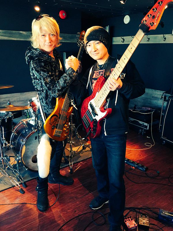 Babymetal メタリカサポ 謎のベーシストは瀧田イサム氏 Babymetalの使徒