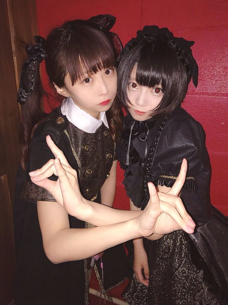 Apokalippps ライブでbabymetal 動画 キツネポーズフォト Babymetalの使徒