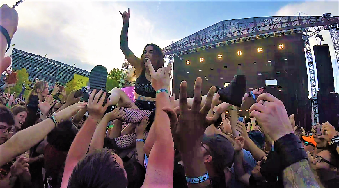 大騒ぎ Babymetal ロックオンザレンジ モッシュピット クラウドサーフ動画 Babymetalの使徒 大騒ぎ Babymetal ロックオンザレンジ モッシュピット クラウドサーフ動画 Babymetalの使徒