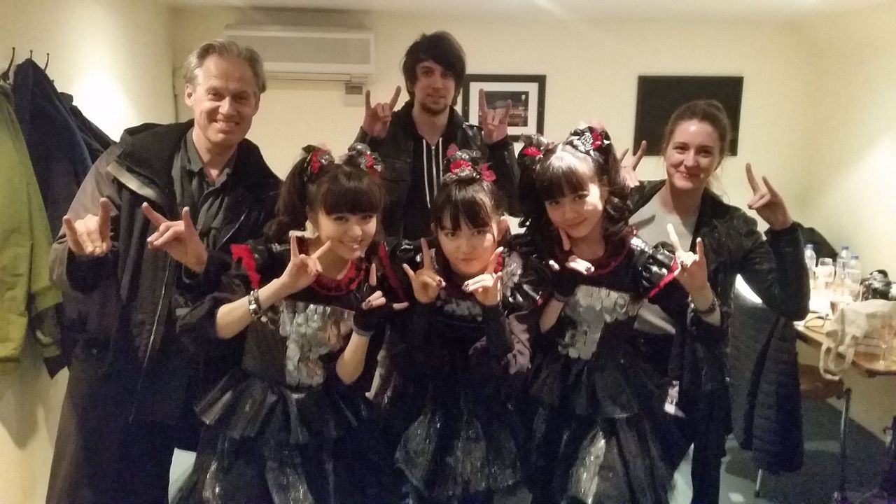 英 Earmusicベビメタ担当者 Babymetalとのズッ友写真ほか Babymetalの使徒