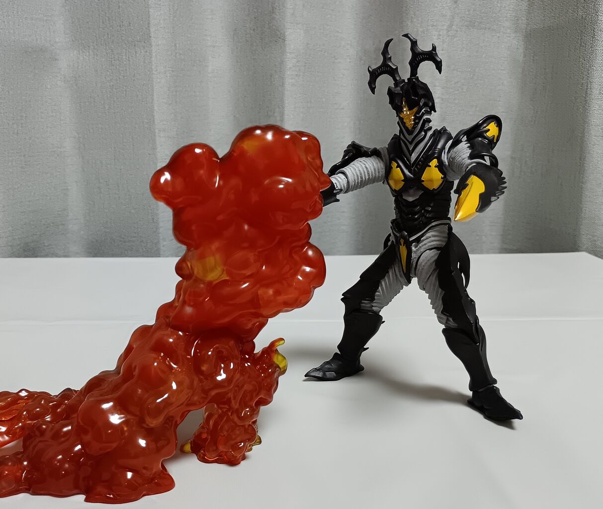 S.H Figuarts ハイパーゼットン (イマーゴ)がついに届く : 福島の怪獣馬鹿