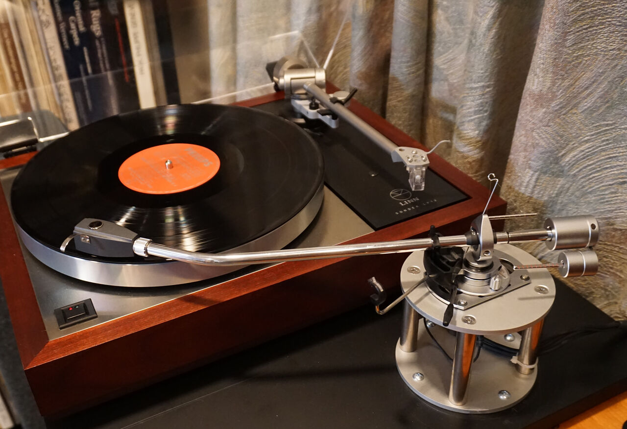モノラルLPレコード音源は一本のスピーカーで聞くか、それとも二本の