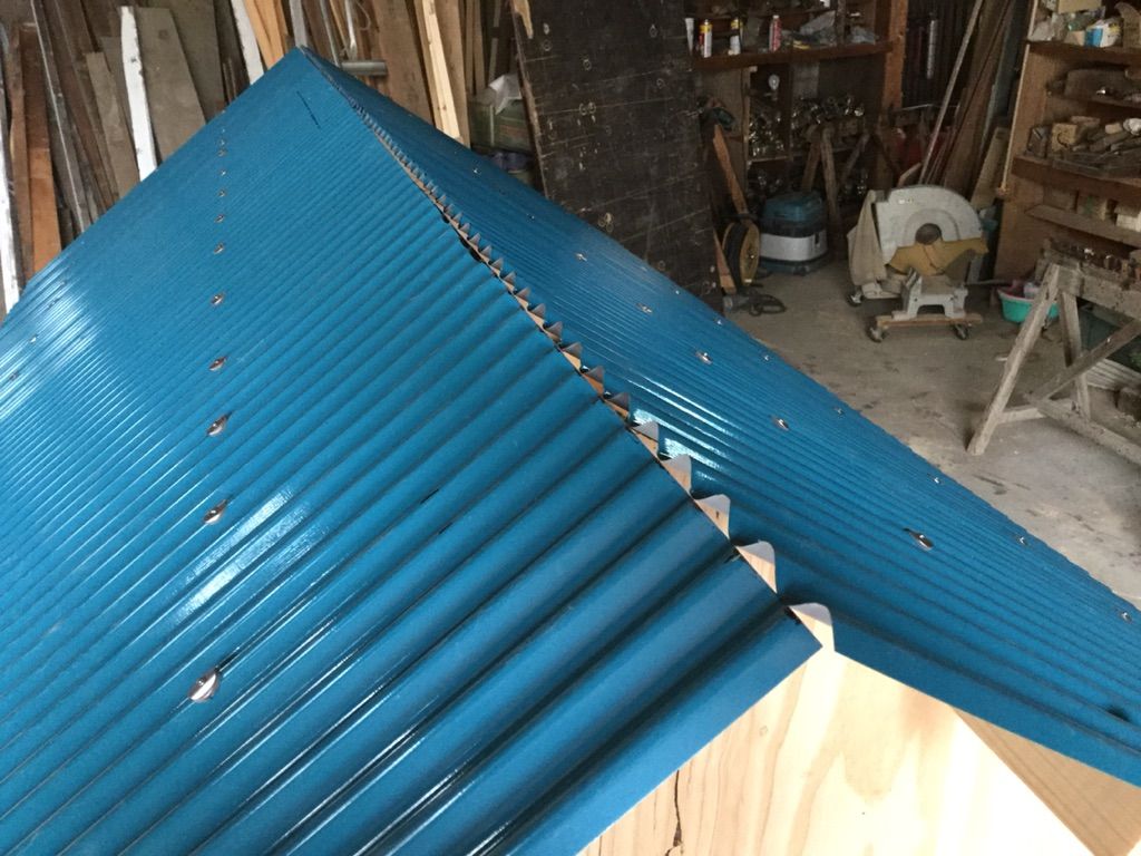 Diy チキントラクターに屋根を付けたよ 最高の農業の見つけ方