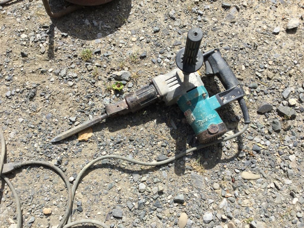 マキタの電動ハンマーにかかれば大きなコンクリートも粉々だよ 最高の農業の見つけ方