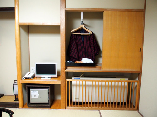 2018011403ホテル部屋にて