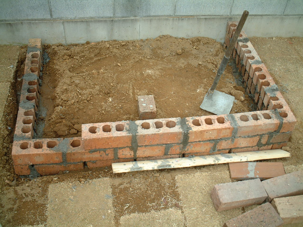 自作花壇に挑戦 2 埼玉県民共済で家を作ることになりました