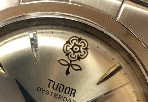 チュードル デカバラ 偽物 見分け方